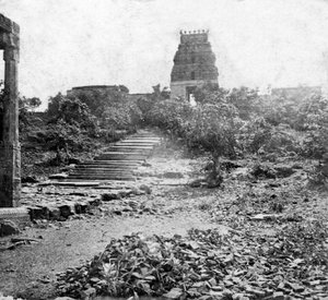 Um templo em ruínas perto de Madras, Índia, 1874 de Unbekannt