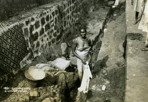 Uma lavadeira, Serra Leoa, século 20 de Unbekannt