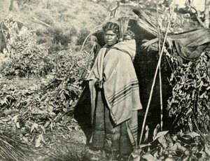 Mulher aborígene com criança, 1901. de Unbekannt