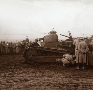 Avançando com tanques, c1914-c1918 de Unbekannt