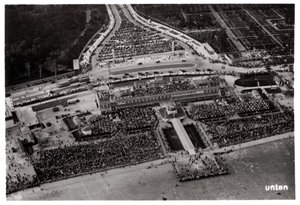 Vista aérea do aeroporto de Berlim Tempelhof, Alemanha, de um Zeppelin, c1931 1933 de Unbekannt