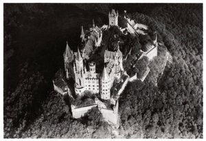 Vista aérea do Castelo Hohenzollern, Baden-Wurttemberg, Alemanha, de um Zeppelin, c1931 1933 de Unbekannt