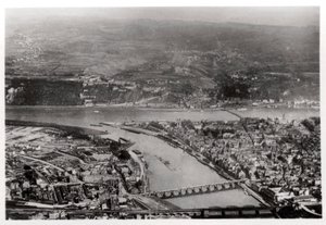 Vista aérea de Coblença, Reno-Palantinato, Alemanha, de um Zeppelin, c1931 1933 de Unbekannt