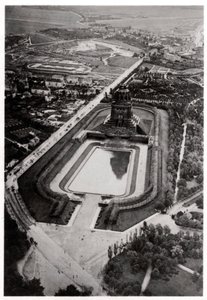 Vista aérea de Volkerschlachtdenkmal, Leipzig, Alemanha, de um Zeppelin, c1931 1933 de Unbekannt