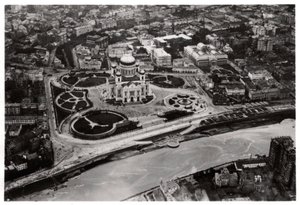 Vista aérea da Catedral de Cristo Salvador, Moscou, URSS, de um Zeppelin, 1930 1933 de Unbekannt