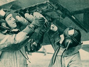 Observador aéreo recebendo treinamento de bombardeio, 1940 de Unbekannt