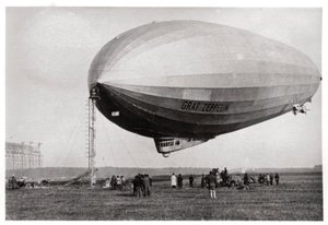 Dirigível LZ127 Graf Zeppelin atracado em Loewental, Alemanha, 1933 de Unbekannt