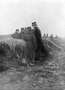 Alberto I, o terceiro rei dos belgas, visitando as trincheiras de Avecapelle, Bélgica, 1915 de Unbekannt