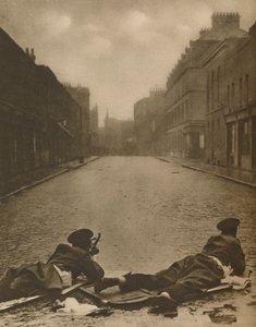 Um episódio do East End: Protetores escoceses em ação na Sydney Street em 1911, c1935. de Unbekannt