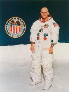 Astronauta da Apollo 16, Thomas Mattingly, em traje espacial, 1971 de Unbekannt
