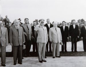 Chegada da delegação soviética em Belgrado, Jugoslávia, 26 de maio de 1955. de Unbekannt
