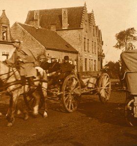 Artilharia subindo a linha, c1914-c1918 de Unbekannt
