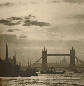 Como os navios vêem Londres da piscina, c1935. de Unbekannt