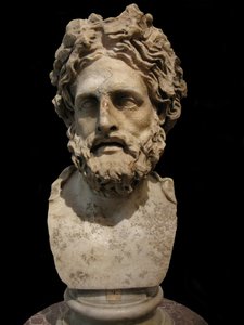Asclépio, deus da medicina e da cura. Cópia romana da estátua grega de Phyromachos, século 2 aC de Unbekannt