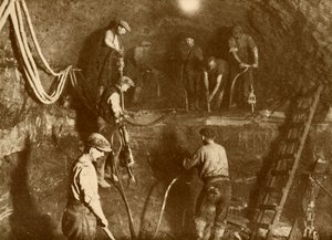No trabalho no túnel de New Mersey, c1930. de Unbekannt