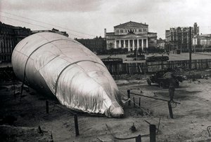 Balão de barragem no Teatro Bolshoi, Moscou, URSS, 1942 de Unbekannt