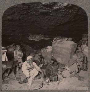 Habitantes das cavernas beduínas em suas cavernas, c1900 de Unbekannt