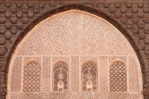 Ben Youssef Medersa é a maior Medersa do Marrocos, originalmente uma escola religiosa fundada sob Abou el Hassan, Marraquexe, Marrocos. de Unbekannt