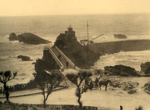 Biarritz - O Rocher de la Vierge, c1930. de Unbekannt