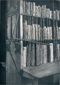 Estante, século XV, com algumas edições posteriores e moldura do catálogo, século XVII, c1931 de Unbekannt