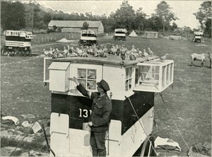 Pombos britânicos na França: Lofts puxados a cavalo, 1919. de Unbekannt