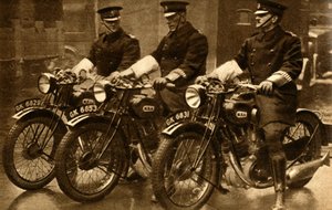 Polícia britânica em motos da BSA, 1931, 1933. de Unbekannt