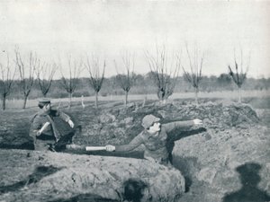 Soldados britânicos praticando jogando granadas de mão, c1914 de Unbekannt