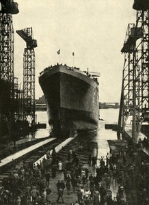 Construído em um estaleiro de Belfast - O lançamento do Castelo de Edimburgo, um bom navio construído recentemente para de Unbekannt