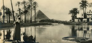 Cairo - tempo de inundação perto das pirâmides, c1918-c1939. de Unbekannt