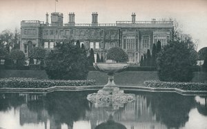 Castelo Ashby, Northants: lado sul, com fonte, c1915 de Unbekannt