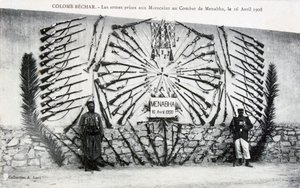 Braços Catured da batalha de Menabha, Colomb-Béchar, Argélia, c1910 de Unbekannt