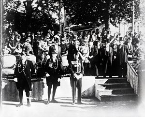 Cerimônia com dignitários e oficiais, c1914-c1918 de Unbekannt