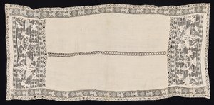 Pano com borda de águias de duas cabeças coroadas com vários emblemas, pássaros ..., século XIX. de Unbekannt