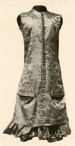 Casaco e calções cheios de seda florida vermelha escura, 1681, 1937. de Unbekannt
