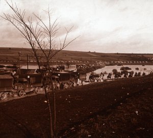 Coluna de caminhões, Verdun, norte da França, c1914-c1918 de Unbekannt