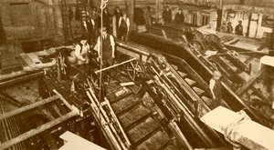 Construção de escadas rolantes na Bank Station, Londres, c1930. de Unbekannt