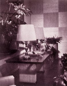 Canto de uma grande sala de estar, projetada por Paul T. Frankl, 1949. de Unbekannt