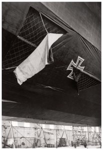 Dirigível Zeppelin da marinha alemã danificado, Primeira Guerra Mundial, 1914-1918 1933 de Unbekannt