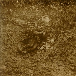 Soldado alemão morto, Verdun, norte da França, c1914-c1918 de Unbekannt