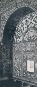 Délhi. A balança da justiça esculpiu a tela de mármore através da qual as petições foram recebidas., C1910. de Unbekannt