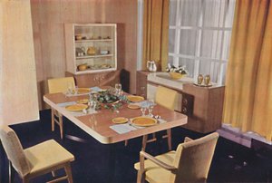 Grupo de sala de jantar em bordo de olho de pássaro, 1942. de Unbekannt