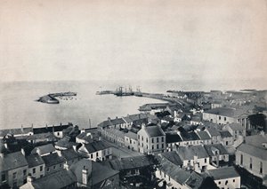 Donaghadee - vista da torre da igreja, mostrando o porto, 1895 de Unbekannt
