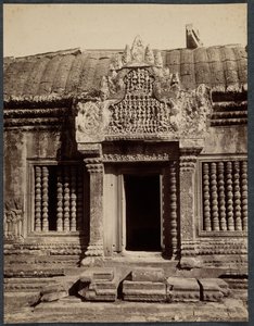 Entrada através de um compartimento interno, Angkor Wat, Camboja, c. 1880 de Unbekannt