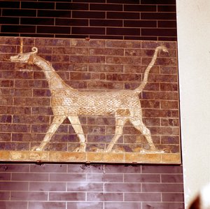 Dragão sagrado para o deus Marduk, detalhe do Portão de Ishtar, c604-c562 aC de Unbekannt