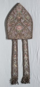 Mitre bordada, década de 1700. de Unbekannt