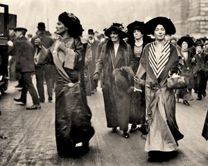 Emmeline Pethick Lawrence e Christabel Pankhurst, c.1908 (foto) de Unbekannt