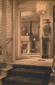 Entrada no vestíbulo da Embaixada Cubana em Bruxelas, Bélgica, 1927. de Unbekannt