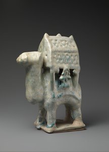 Estatueta em forma de camelo carregando um palanquim e dois cavaleiros, século XII e início do século XIII. de Unbekannt