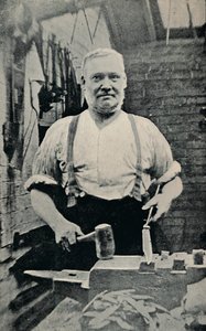 Forjando uma lâmina, c1917 de Unbekannt