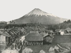 Fujiyama, a montanha sagrada, da vila de Jedzumi, Japão, 1895. de Unbekannt